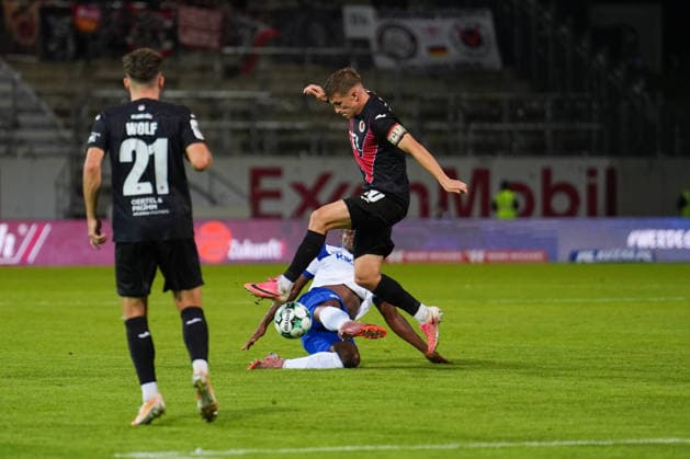 Deutschland: Fussball, 3. Liga, 6. Spieltag, Hänsch-Arena, Emslandstadion, Landkreis Emsland, Niedersachsen, Englische Woche, SV Meppen vs. Viktoria Köln: Nikell Touglo (SV Meppen, 20) Copyright: xMichelxWittex