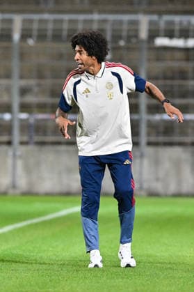 Regionalliga Bayern; FC Bayern München II - FC Augsburg II; 15.09.2026 MUNICH, GERMANY; 15. SEPTEMBER: im Bild ein sichtlich unzufriedener DANTE Bonfim Costa Santos Cheftrainer FC Bayern München II während dem Match der Regionalliga Bayern zwischen den Amateuren des FC Bayern und dem FC Augsburg II am 9. Spieltag im Grünwalder Stadion Copyright: xBEAUTIFULxSPORTS Goldbergx