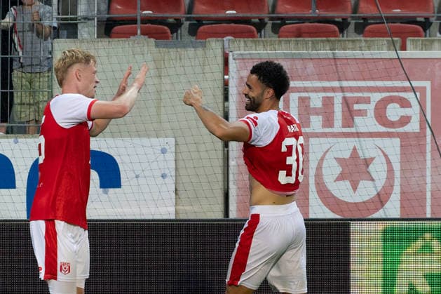 Lennard Becker (HFC, 25) (li.) jubelt mit Stanley Ratifo (HFC, 30) nach dessen Tor zum 1:0, Hallescher FC vs. FC Carl Zeiss Jena, Fussball, Regionalliga Nordost, 9. Spieltag, Saison 2026 27, 15.09.2026 Halle Leuna Chemie Stadion ST Deutschland