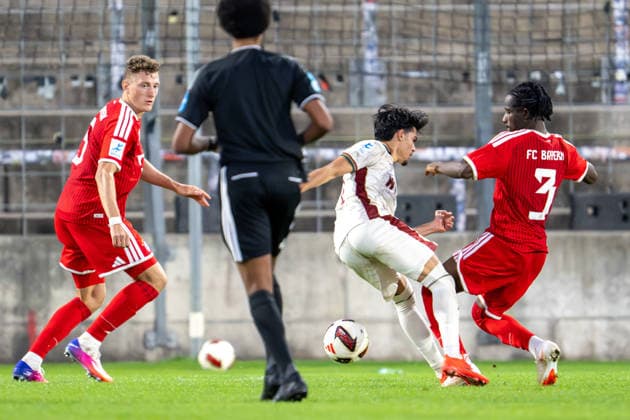 David Heindl 5 (FC Bayern Muenchen Amatuere), Felix Guha 13 (FC Augsburg II), Richard Ajavi 3 (FC Bayern Muenchen Amatuere), FC Bayern II vs. FC Augsburg II, Fussball, Regionalliga Bayern, 9. Spieltag, 15.09.2026 DFB regulations prohibit any use of photographs as image sequences and or quasi-video Muenchen Bayern Deutschland