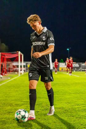 3. Liga: SG Sonnenhof Großaspach vs. Sportclub Verl; 15.09.2026 Aspach, GERMANY - 15. September 2026: Bilal Yalcinkaya (Sportclub Verl, 10) auf dem Weg zur Eckfahne während dem Match zwischen dem SG Sonnenhof Großaspach und dem Sportclub Verl am 06. Spieltag der 3. Liga in der WIRmachenDRUCK Arena. Copyright: xBEAUTIFULxSPORTS Steinx
