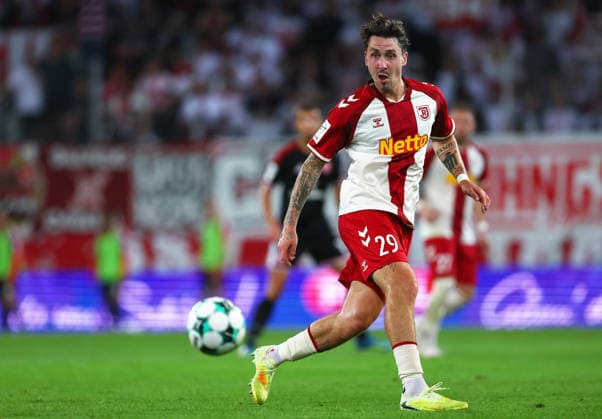 Football german 3. Liga Jahn Regensburg vs Fortuna Dusseldorf Fein Adrian of Regensburg is seen with the ball during the 3. Liga football match between Jahn Regensburg and Fortuna Dusseldorf at Jahn Stadium in Regensburg , Bayern , Germany . September 15th , 2026 Copyright: xDavidexEliasx