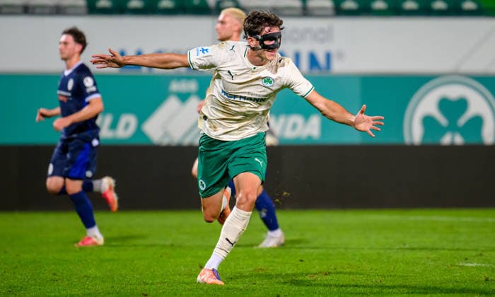 15.09.2025 - Fussball - Saison 2025 2026 - Regionalliga Bayern - 09. Spieltag: SpVgg Greuther Fürth Fuerth II U23 ( Kleeblatt ) - TSV 1860 München ( Löwen ) - - xwoxzix - Torjubel Jubel Freude nach Treffer Tor Torschuß zum 1:1 durch Jakob Engel (35, SpVgg Greuther Fürth II ) -