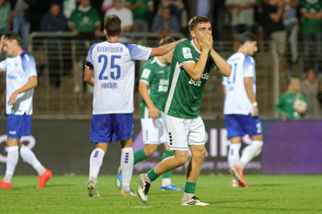 15.09.2026, Fussball, Herren, Saison 2026 2027, Regionalliga Bayern, 9. Spieltag: FC Schweinfurt 05 - FV Illertissen Philipp Hack (FC Schweinfurt 05, 07) bedient, Einzelbild Schweinfurt Riedel-Bau-Arena im Sachs-Stadio Bayern Unterfranken Deutschland