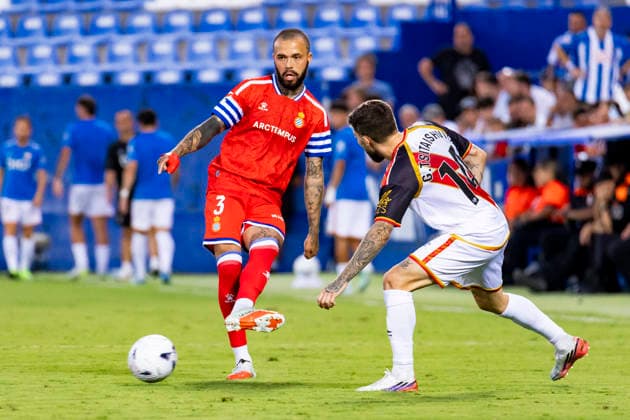 Rayo Vallecano v Espanyol - La Liga EA Sports 2026 27 September 15, 2026, Estadio Butarque, Leganes, Madrid, Spain: Quilindschy Hartman of Espanyol is defended by Heorhii Tsitaishvili during La Liga EA Sports match between Rayo Vallecano and Espanyol at Estadio Butarque on September 15, 2026 in Leganes, Madrid, Spain. Leganes Estadio Butarque Madrid Spain Copyright: xAlejandroxMatiasxAcostax