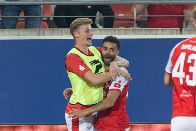 Lucas Ehrlich (HFC, 18) (li.) jubelt mit Stanley Ratifo (HFC, 30) nach dessen Tor zum 2:0, Hallescher FC vs. FC Carl Zeiss Jena, Fussball, Regionalliga Nordost, 9. Spieltag, Saison 2026 27, 15.09.2026 Halle Leuna Chemie Stadion ST Deutschland