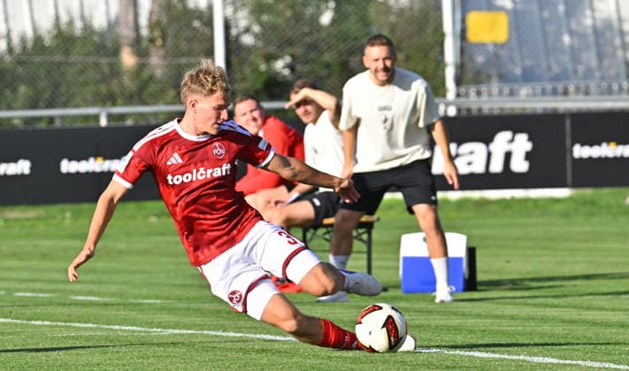 15.09.2025 - Fussball - Saison 2025 2026 - Regionalliga Bayern - 09. Spieltag: 1. FC Nürnberg II FCN ( Club) - TSV Schwaben Augsburg - MeZi - xmexzix - Leonard Gjini (3, 1. FC Nürnberg FCN II )