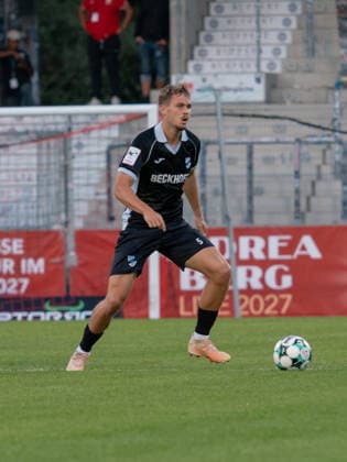 Freisteller: Nick Seidel (SC Verl, 05) am Ball, Ganzkoerper Einzelbild Archiv Freigestellt GER, Fussball, SG Sonnenhof Grossaspach vs. SC Verl, 3. Liga, 6. Spieltag, Aspach, Saison 2026 2027, 15.09.2026 GER, Fussball, SG Sonnenhof Grossaspach vs. SC Verl, 3. Liga, 6. Spieltag, Saison 2026 2027, 15.09.2026 Aspach Copyright: xCarstenxSchweringx EP_CSG