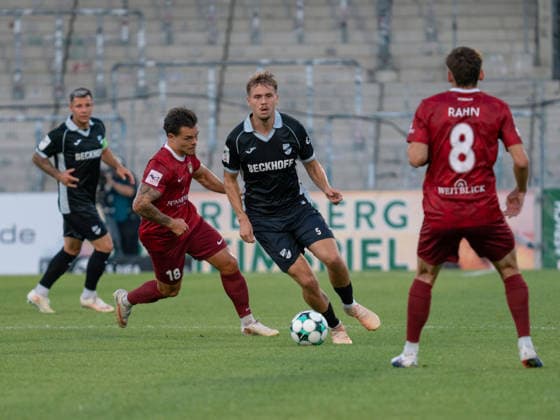 Niklas Pollex (SG Sonnenhof Grossaspach, 18) Nick Seidel (SC Verl, 05) am Ball Jan Elias Rahn (SG Sonnenhof Grossaspach, 08) GER, Fussball, SG Sonnenhof Grossaspach vs. SC Verl, 3. Liga, 6. Spieltag, Aspach, Saison 2026 2027, 15.09.2026 GER, Fussball, SG Sonnenhof Grossaspach vs. SC Verl, 3. Liga, 6. Spieltag, Saison 2026 2027, 15.09.2026 Aspach Copyright: xCarstenxSchweringx EP_CSG