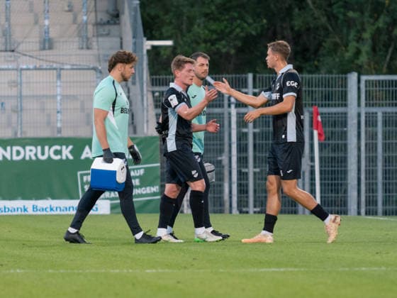 Auswechslung Dennis Waidner (SC Verl, 08) links, Nick Seidel (SC Verl, 05) klatscht ab GER, Fussball, SG Sonnenhof Grossaspach vs. SC Verl, 3. Liga, 6. Spieltag, Aspach, Saison 2026 2027, 15.09.2026 GER, Fussball, SG Sonnenhof Grossaspach vs. SC Verl, 3. Liga, 6. Spieltag, Saison 2026 2027, 15.09.2026 Aspach Copyright: xCarstenxSchweringx EP_CSG