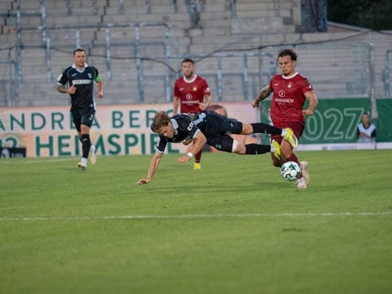 Zweikampf Niklas Pollex (SG Sonnenhof Grossaspach, 18) (r.) gegen Mika Clausen (SC Verl, 21) (l.), Laufduell Sprintduell Ballbesitz GER, Fussball, SG Sonnenhof Grossaspach vs. SC Verl, 3. Liga, 6. Spieltag, Aspach, Saison 2026 2027, 15.09.2026 GER, Fussball, SG Sonnenhof Grossaspach vs. SC Verl, 3. Liga, 6. Spieltag, Saison 2026 2027, 15.09.2026 Aspach Copyright: xCarstenxSchweringx EP_CSG