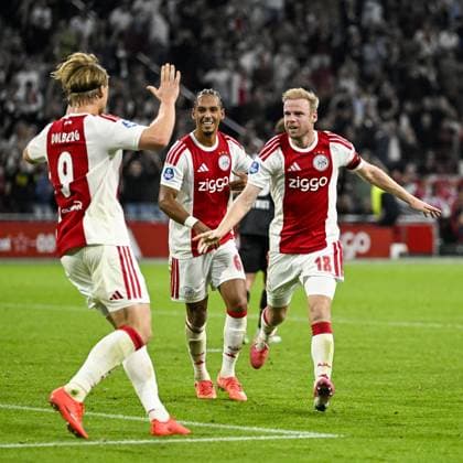 AMSTERDAM - (lr) Kasper Dolberg of Ajax, Thilo Kehrer of Ajax, and Davy Klaassen of Ajax celebrate the 1-0 during the Dutch Eredivisie match between Ajax and Willem II at the Johan Cruijff ArenA on September 15, 2026, in Amsterdam, the Netherlands. OLAF KRAAK ANP Eredivisie 2026 27 xVIxANPxSportx xxANPxIVx 568736987 originalFilename: 568736987.jpg