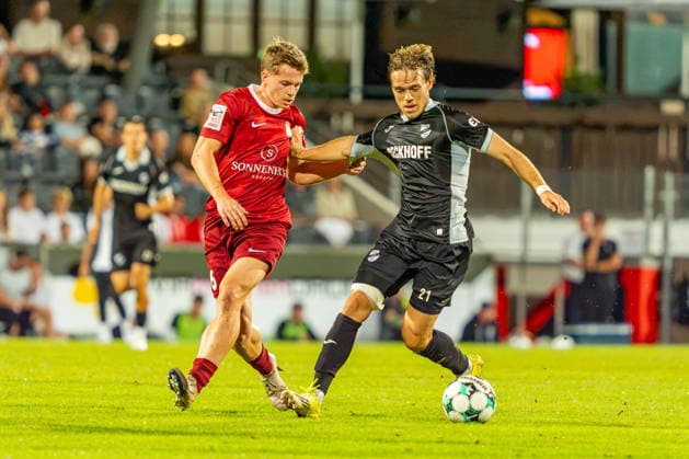 3. Liga: SG Sonnenhof Großaspach vs. Sportclub Verl; 15.09.2026 Aspach, GERMANY - 15. September 2026: Christian Mistl (SG Sonnenhof Großaspach, 6) im Zweikampf mit Mika Clausen (Sportclub Verl, 21) während dem Match zwischen dem SG Sonnenhof Großaspach und dem Sportclub Verl am 06. Spieltag der 3. Liga in der WIRmachenDRUCK Arena. Copyright: xBEAUTIFULxSPORTS Steinx
