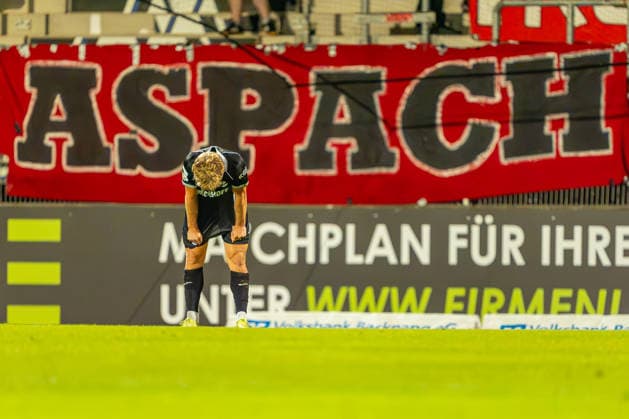 3. Liga: SG Sonnenhof Großaspach vs. Sportclub Verl; 15.09.2026 Aspach, GERMANY - 15. September 2026: Moritz Kaube (Sportclub Verl, 11) nach dem Abpfiff zum 1:1 Endstand in dem Match zwischen dem SG Sonnenhof Großaspach und dem Sportclub Verl am 06. Spieltag der 3. Liga in der WIRmachenDRUCK Arena. Copyright: xBEAUTIFULxSPORTS Steinx