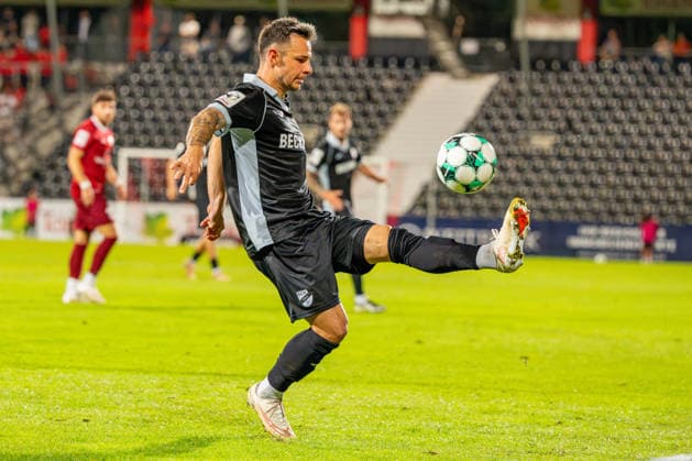 3. Liga: SG Sonnenhof Großaspach vs. Sportclub Verl; 15.09.2026 Aspach, GERMANY - 15. September 2026: Niko Kijewski (Sportclub Verl, 19) während dem Match zwischen dem SG Sonnenhof Großaspach und dem Sportclub Verl am 06. Spieltag der 3. Liga in der WIRmachenDRUCK Arena. Copyright: xBEAUTIFULxSPORTS Steinx