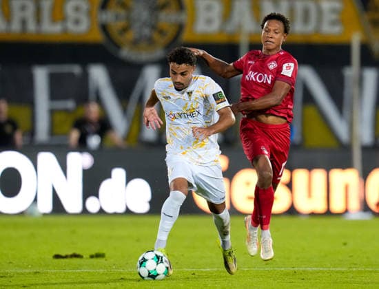 Mehdi Loune (TSV Alemannia Aachen, 10) im Zweikampf mit Liam Omore (FC Wuerzburger Kickers, 17) GER, FC Wuerzburger Kickers vs TSV Alemannia Aachen, 3. Liga, 6. Spieltag, Saison 2026-27, AKON Arena, Wuerzburg, 15.09.2026 Wuerzburger Kickers vs Alemannia Aachen, 3. Liga, 6. Spieltag, Saison 2026-27, 15.09.2026 Wuerzburg Copyright: xEibner-Pressefoto ScottxColemanx EP_SCN