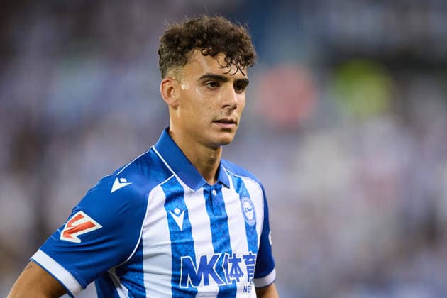 September 15, 2026, Vitoria, Alava, Spain: Angel Perez of Deportivo Alaves looks on during the LaLiga EA Sports match between Deportivo Alaves and Valencia CF at Mendizorrotza on September 15, 2026, in Vitoria, Spain. Vitoria Spain - ZUMAa181 20260915_zaa_a181_157 Copyright: xRicardoxLarreinax