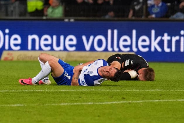 Deutschland: Fussball, 3. Liga, 6. Spieltag, Hänsch-Arena, Emslandstadion, Landkreis Emsland, Niedersachsen, Englische Woche, SV Meppen vs. Viktoria Köln: Tobias Mißner (SV Meppen, 3) verletzt am Boden. Copyright: xMichelxWittex