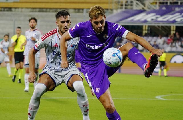 Fiorentina™s Mateo Pellegrino fight for the ball with Pisa™s Simone Canestrelli during the Coppa Italia Frecciarossa soccer match between Fiorentina and Pisa at - Artemis Franchi Stadium in Florence (FI), center of Italy, Tuesday , September 15, 2026.  Copyright: xMarcoxBucco LaxPressex