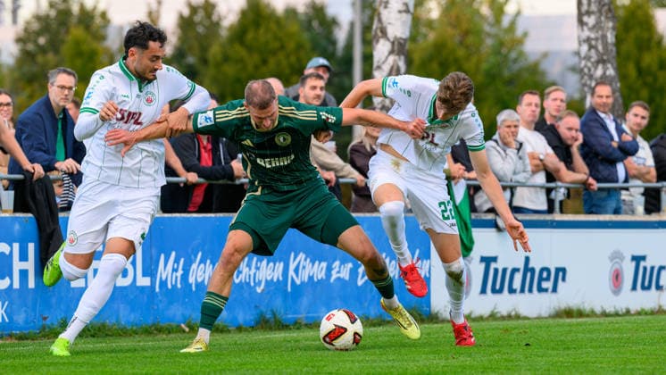 15.09.2026 - Fussball - Saison 2026 2027 - Regionalliga Bayern - 09. Spieltag: SC Eltersdorf - VfB Eichstätt - JoTe - xjoxtex - Pascal Schittler(32, VfB Eichstätt ) Tom Feulner (23, SC Eltersdorf ) Jonas Winkler (22, VfB Eichstätt )