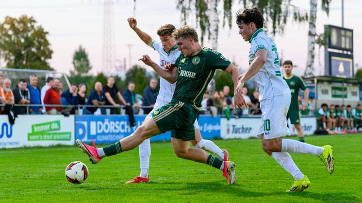 15.09.2026 - Fussball - Saison 2026 2027 - Regionalliga Bayern - 09. Spieltag: SC Eltersdorf - VfB Eichstätt - JoTe - xjoxtex - Jonas Winkler (22, VfB Eichstätt ) Felix Rippert (42, SC Eltersdorf ) Markus Lohner (30, VfB Eichstätt )