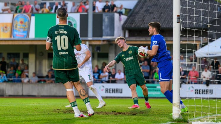 15.09.2026 - Fussball - Saison 2026 2027 - Regionalliga Bayern - 09. Spieltag: SC Eltersdorf - VfB Eichstätt - JoTe - xjoxtex - Maximilian Göbhardt Goebhardt (10, SC Eltersdorf ) Felix Rippert (42, SC Eltersdorf ) Daniel Martin (1, VfB Eichstätt )