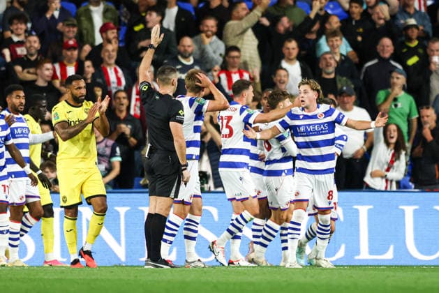LONDON, ENGLAND, Tuesday 15th September 2026: goal disallowed for high foot during the English Football League Cup, Carabao Cup fixture between Reading and Brentford at Select Car Leasing Stadium in London, England. (Photo by Alex Ferrelly Sports Press Photo)  Copyright: xAlexxFerrelly SportsxPressxPhotox Sportspressphoto_SPR231599