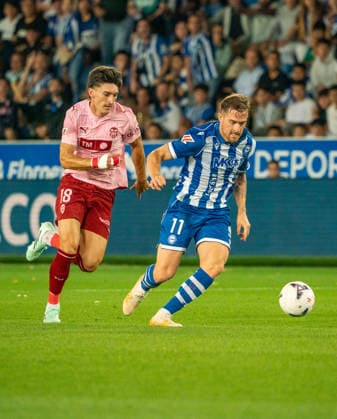 ESP: LaLiga EA Sports Deportivo Alaves v Valencia CF Toni Martinez of Alaves and Jose Luis Pepelu of Valencia CF during LaLiga EA Sports between Deportivo Alaves v Valencia CF played at Mendizorroza Stadium in Vitoria Gasteiz on September 15, 2026 in Spain VITORIA Spain Futbol Copyright: xAgenciaxLOFx