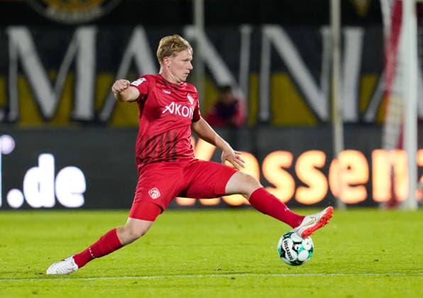 Philipp Ochs (FC Wuerzburger Kickers, 13) am Ball. GER, FC Wuerzburger Kickers vs TSV Alemannia Aachen, 3. Liga, 6. Spieltag, Saison 2026-27, AKON Arena, Wuerzburg, 15.09.2026 Wuerzburger Kickers vs Alemannia Aachen, 3. Liga, 6. Spieltag, Saison 2026-27, 15.09.2026 Wuerzburg Copyright: xEibner-Pressefoto ScottxColemanx EP_SCN