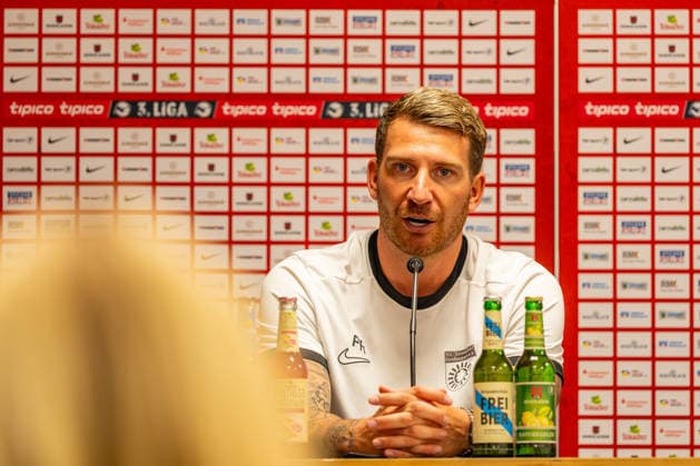 3. Liga: SG Sonnenhof Großaspach vs. Sportclub Verl; 15.09.2026 Aspach, GERMANY - 15. September 2026: Pascal Reinhardt (SG Sonnenhof Großaspach, Head-Coach) während der Pressekonferenz nach dem Match zwischen dem SG Sonnenhof Großaspach und dem Sportclub Verl am 06. Spieltag der 3. Liga in der WIRmachenDRUCK Arena. Copyright: xBEAUTIFULxSPORTS Steinx