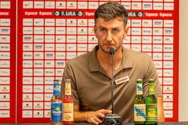 3. Liga: SG Sonnenhof Großaspach vs. Sportclub Verl; 15.09.2026 Aspach, GERMANY - 15. September 2026: Orest Shala (Sportclub Verl, Head Coach) während der Pressekonferenz nach dem Match zwischen dem SG Sonnenhof Großaspach und dem Sportclub Verl am 06. Spieltag der 3. Liga in der WIRmachenDRUCK Arena. Copyright: xBEAUTIFULxSPORTS Steinx