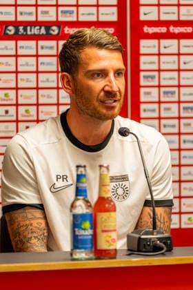 3. Liga: SG Sonnenhof Großaspach vs. Sportclub Verl; 15.09.2026 Aspach, GERMANY - 15. September 2026: Pascal Reinhardt (SG Sonnenhof Großaspach, Head-Coach) während der Pressekonferenz nach dem Match zwischen dem SG Sonnenhof Großaspach und dem Sportclub Verl am 06. Spieltag der 3. Liga in der WIRmachenDRUCK Arena. Copyright: xBEAUTIFULxSPORTS Steinx