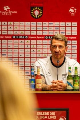 3. Liga: SG Sonnenhof Großaspach vs. Sportclub Verl; 15.09.2026 Aspach, GERMANY - 15. September 2026: Pascal Reinhardt (SG Sonnenhof Großaspach, Head-Coach) während der Pressekonferenz nach dem Match zwischen dem SG Sonnenhof Großaspach und dem Sportclub Verl am 06. Spieltag der 3. Liga in der WIRmachenDRUCK Arena. Copyright: xBEAUTIFULxSPORTS Steinx
