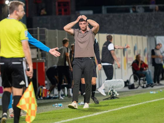 Trainer Orest Shala (SC Verl) reagiert enttaeuscht an der Seitenlinie nach 1:1 Ausgleich durch Fabian Eisele (SG Sonnenhof Grossaspach, 23), Frust Enttaeuschung Emotion Gestik Geste Coaching Mitleiden GER, Fussball, SG Sonnenhof Grossaspach vs. SC Verl, 3. Liga, 6. Spieltag, Aspach, Saison 2026 2027, 15.09.2026 GER, Fussball, SG Sonnenhof Grossaspach vs. SC Verl, 3. Liga, 6. Spieltag, Saison 2026 2027, 15.09.2026 Aspach Copyright: xCarstenxSchweringx EP_CSG