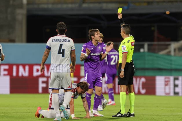Fiorentina v Pisa Sporting Club - Coppa Italia Frecciarossa 2026-27 Referee Livio Marinelli shows Yellow to Franco Mastantuono of ACF Fiorentina during the Coppa Italia Frecciarossa, Round of 32 football match between ACF Fiorentina and Pisa Sporting Club played ,on September 15, 2026 at the Artemio Franchi Stadium in Florence Firenze FI Italy  Copyright: xAndreaxMartinix originalFilename:martini-fiorenti260915_nphC9.jpg