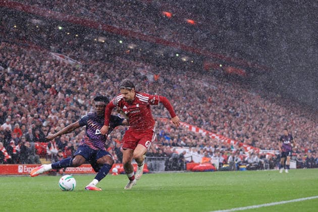 Football - Carabao Cup - 3rd Round - Liverpool v Tottenham Hotspur 15th September 2026 - Carabao Cup - 3rd Round - Liverpool v Tottenham Hotspur - Mohammed Kudus of Tottenham Hotspur battles with Milos Kerkez of Liverpool in the rain - Photo: Simon Stacpoole Offside. Liverpool UK Copyright: xSimonxStacpoolexOffside