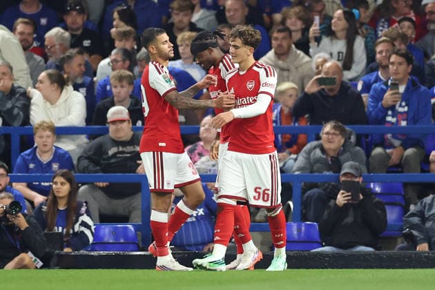 Ipswich Town v Arsenal, Carabao Cup Max Dowman celebrate with Noni Madueke and Bruno Guimaraes of Arsenal after scoring the first goal during the Ipswich Town v Arsenal Carabao Cup 3rd Round match at Portman Road, Ipswich, England on 15 September 2026 Credit: Tiego Grenho Every Second Media Editorial use only. All images are copyright Every Second Media Limited. No images may be reproduced without prior permission. All rights reserved. Premier League and Football League images are subject to licensing agreements with Football DataCo Limited. see https: www.football-dataco.com Copyright: xIMAGO EveryxSecondxMediax ESM-2165-0041 TiegoxGrenhox xEveryxSecondxMediax