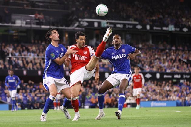 Ipswich Town v Arsenal 15 September 2026, Ipswich - Carabao Cup - Third Round - Ipswich Town v Arsenal - Jacob Greaves of Ipswich Town, Mikel Merino of Arsenal and Florentino Ibrain Morris Luis of Ipswich Town - Photo: Jacques Feeney Offside. Ipswich UK Copyright: xJacquesxFeeneyx xOffsidexOffside