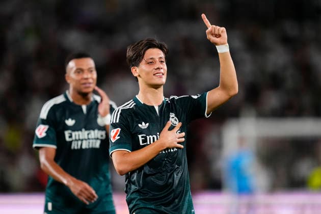 Elche CF v Real Madrid - LaLiga EA Sports 2026 27 Arda Guler attacking midfield of Real Madrid and Turkiye celebrates after scoring his sides first goal during the LaLiga EA Sports 2026 27 match between Elche CF and Real Madrid at Estadio Manuel Martinez Valero on September 15, 2026 in Elche, Spain. Elche Alicante Spain  Copyright: xJosexBretonx originalFilename:bretonhernandez-elchecfv260915_npznn.jpg