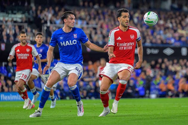 IPSWICH, ENGLAND SEPTEMBER 15 - Mikel Merino of Arsenal under pressure from Jacob Greaves of Ipswich Town during the Carabao Cup game between Ipswich Town and Arsenal at Portman Road on September 15, 2026 in Ipswich, England. (Photo by Keeran Marquis Sports Press Photo)  Copyright: xKeeranxMarquis SPPx Sportspressphoto_SPR231622