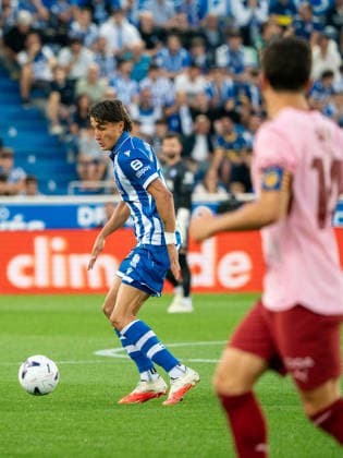 ESP: LaLiga EA Sports Deportivo Alaves v Valencia CF Nahuel Tenaglia of Alaves during LaLiga EA Sports between Deportivo Alaves v Valencia CF played at Mendizorroza Stadium in Vitoria Gasteiz on September 15, 2026 in Spain VITORIA Spain Futbol Copyright: xAgenciaxLOFx