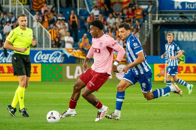 ESP: LaLiga EA Sports Deportivo Alaves v Valencia CF Aaron Mayol of Valencia during LaLiga EA Sports between Deportivo Alaves v Valencia CF played at Mendizorroza Stadium in Vitoria Gasteiz on September 15, 2026 in Spain VITORIA Spain Futbol Copyright: xAgenciaxLOFx