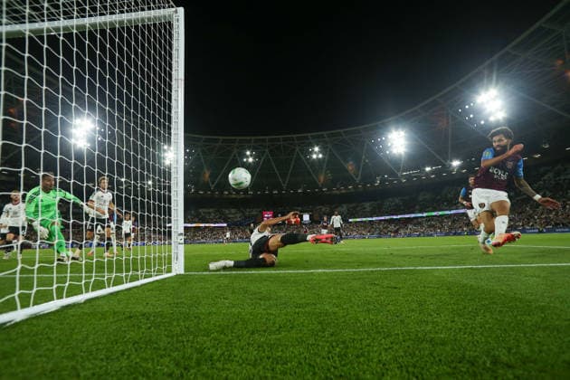 15th September 2026; London Stadium, London, England; Carabao Cup Football, West Ham United versus Fulham; Pablo of West Ham United scores in the 45th+2 minute for 2-2 KatiexChan