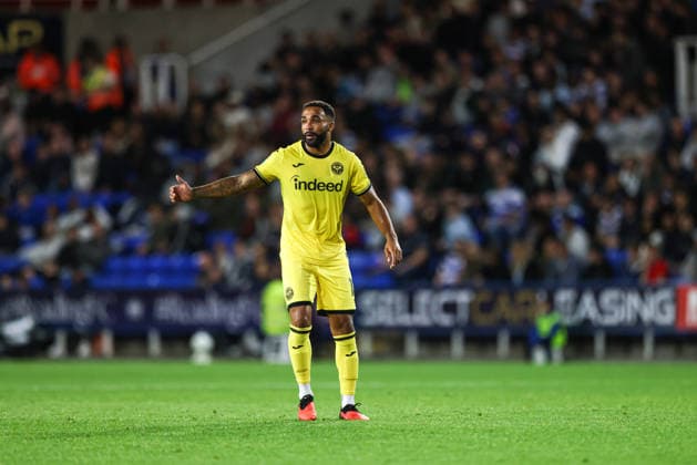 LONDON, ENGLAND, Tuesday 15th September 2026: Callum Wilson of Brentford calls instructions during the English Football League Cup, Carabao Cup fixture between Reading and Brentford at Select Car Leasing Stadium in London, England. (Photo by Alex Ferrelly Sports Press Photo)  Copyright: xAlexxFerrelly SportsxPressxPhotox Sportspressphoto_SPR231666
