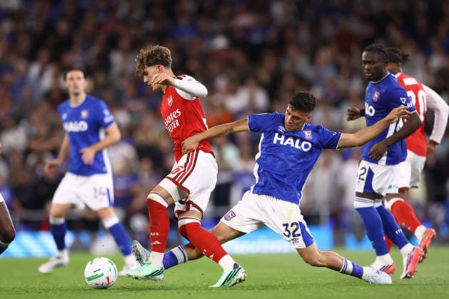Ipswich Town v Arsenal 15 September 2026, Ipswich - Carabao Cup - Third Round - Ipswich Town v Arsenal - Max Dowman of Arsenal is challenged by Marcelino Nunez of Ipswich Town - Photo: Jacques Feeney Offside. Ipswich UK Copyright: xJacquesxFeeneyx xOffsidexOffside