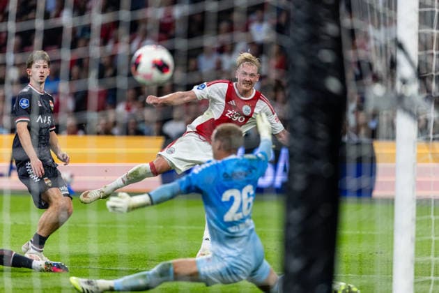 2026-09-15 VriendenLoterij Eredivisie: AFC Ajax v Willem II AMSTERDAM, NETHERLANDS - SEPTEMBER 15: Julian Brandt of AFC Ajax during the VriendenLoterij Eredivisie match between AFC Ajax and Willem II at Johan Cruijff Arena on September 15, 2026 in Amsterdam, Netherlands. Amsterdam Johan Cruijff Arena Netherlands Content not available for redistribution in The Netherlands directly or indirectly through any third parties. Copyright: xMarcelxvanxPlateringenx