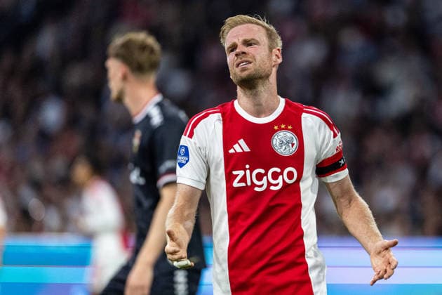 2026-09-15 VriendenLoterij Eredivisie: AFC Ajax v Willem II AMSTERDAM, NETHERLANDS - SEPTEMBER 15: Davy Klaassen of AFC Ajax during the VriendenLoterij Eredivisie match between AFC Ajax and Willem II at Johan Cruijff Arena on September 15, 2026 in Amsterdam, Netherlands. Amsterdam Johan Cruijff Arena Netherlands Content not available for redistribution in The Netherlands directly or indirectly through any third parties. Copyright: xMarcelxvanxPlateringenx
