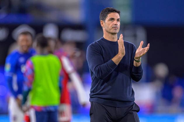IPSWICH, ENGLAND SEPTEMBER 15 - Head Coach of Arsenal Mikel Arteta claps fans after winning the Carabao Cup game between Ipswich Town and Arsenal at Portman Road on September 15, 2026 in Ipswich, England. (Photo by Keeran Marquis Sports Press Photo)  Copyright: xKeeranxMarquis SPPx Sportspressphoto_SPR231699