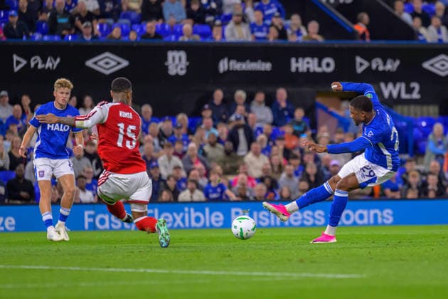IPSWICH, ENGLAND SEPTEMBER 15 - Chuba Akpom of Ipswich Town scores the team s second goal to make score 4-2 during the Carabao Cup game between Ipswich Town and Arsenal at Portman Road on September 15, 2026 in Ipswich, England. (Photo by Keeran Marquis Sports Press Photo)  Copyright: xKeeranxMarquis SPPx Sportspressphoto_SPR231707