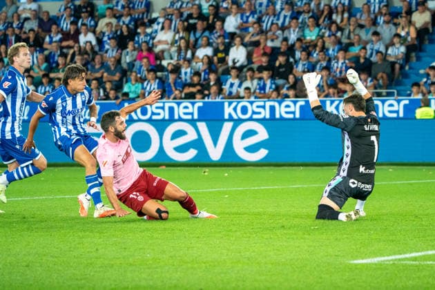 ESP: LaLiga EA Sports Deportivo Alaves v Valencia CF Luis Rioja of Valencia CF scores goal and celebrates during LaLiga EA Sports between Deportivo Alaves v Valencia CF played at Mendizorroza Stadium in Vitoria Gasteiz on September 15, 2026 in Spain VITORIA Spain Futbol Copyright: xAgenciaxLOFx